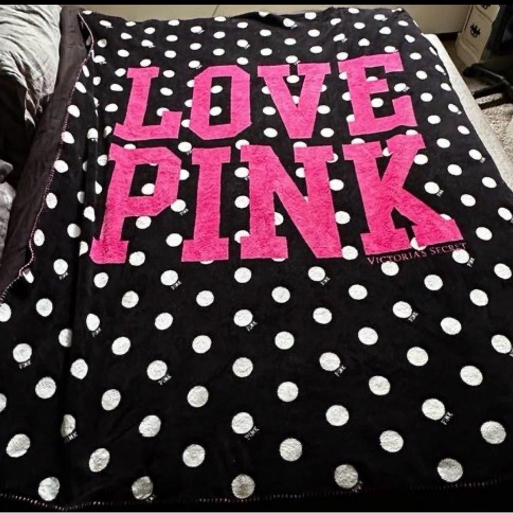 PINK Victoria's Secret Black Polka Dot Stadium Blanket  'LOVE PINK'